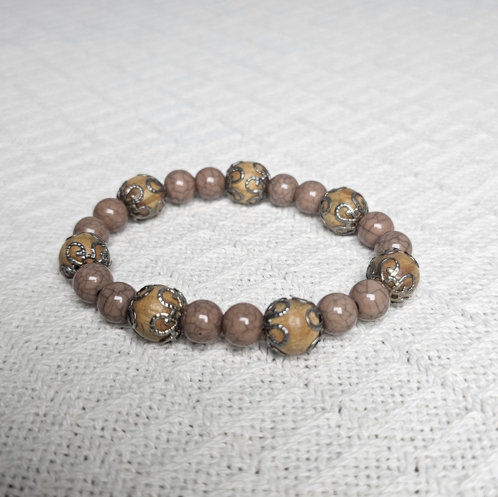 Stretch bead bracelet features an earthy, boho-inspired design